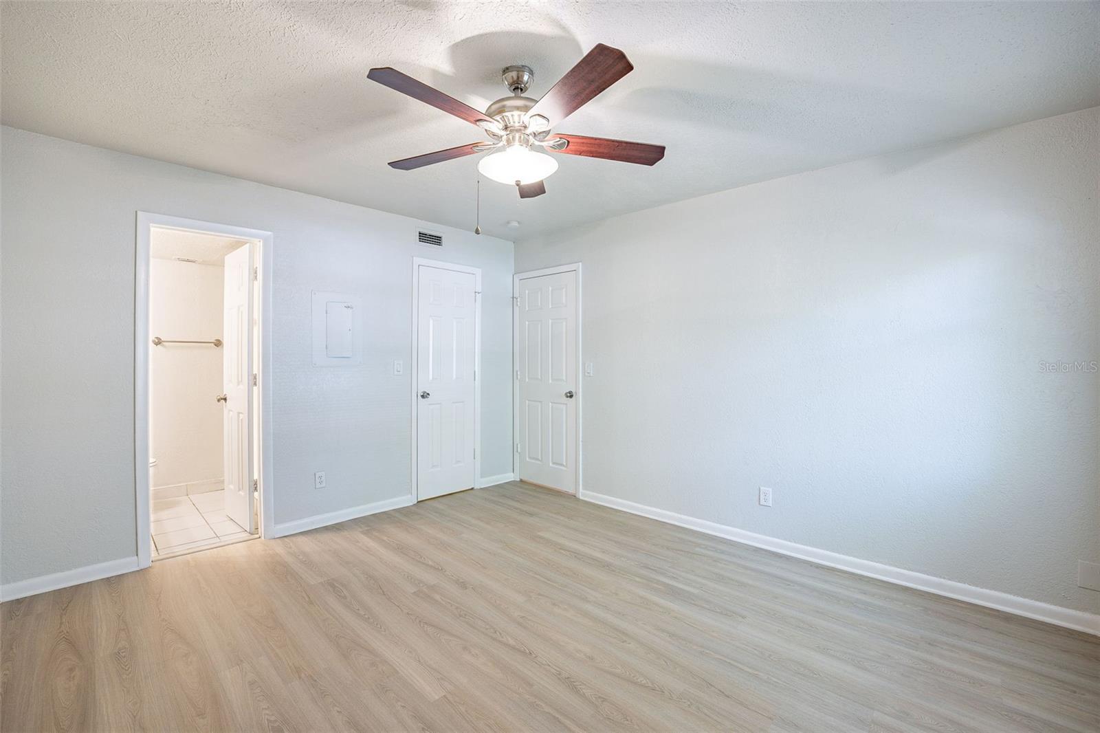 Image 21 of 25 For 4605 Bayshore Drive 6
