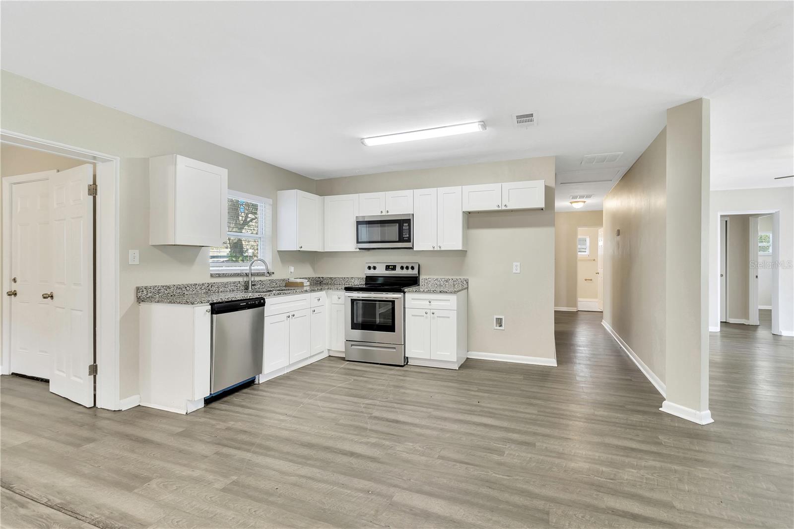 Image 7 of 18 For 5861 Bolling Drive