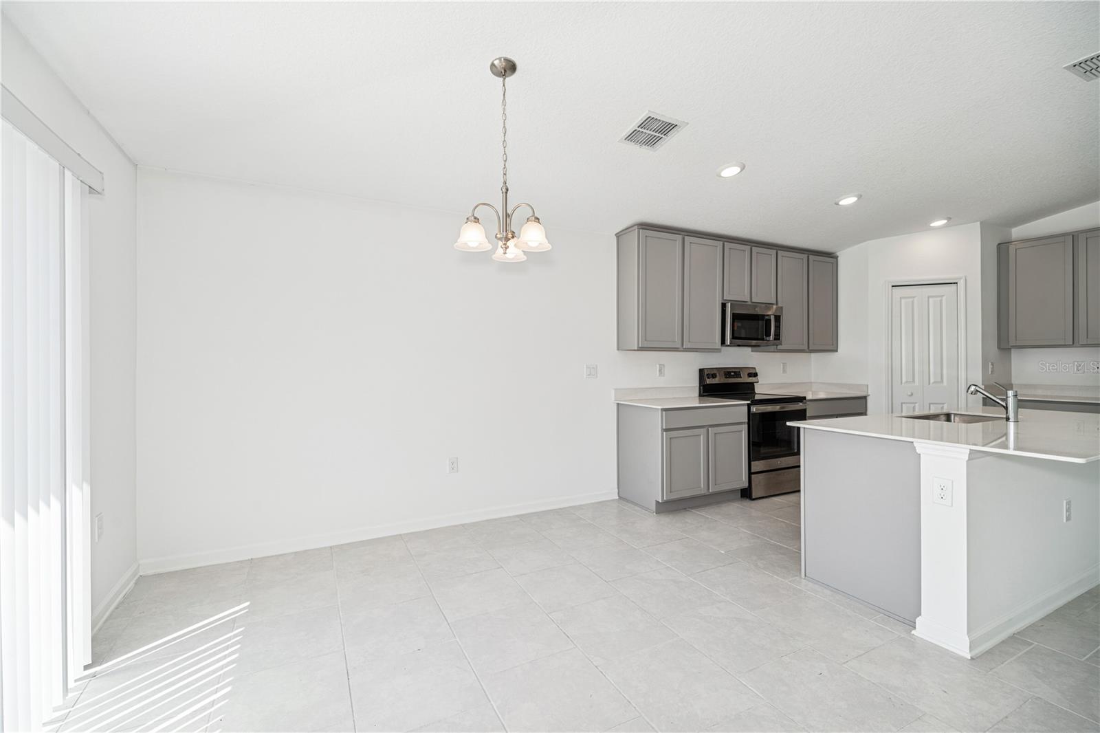 Image 7 of 22 For 1533 Peach Creek Drive