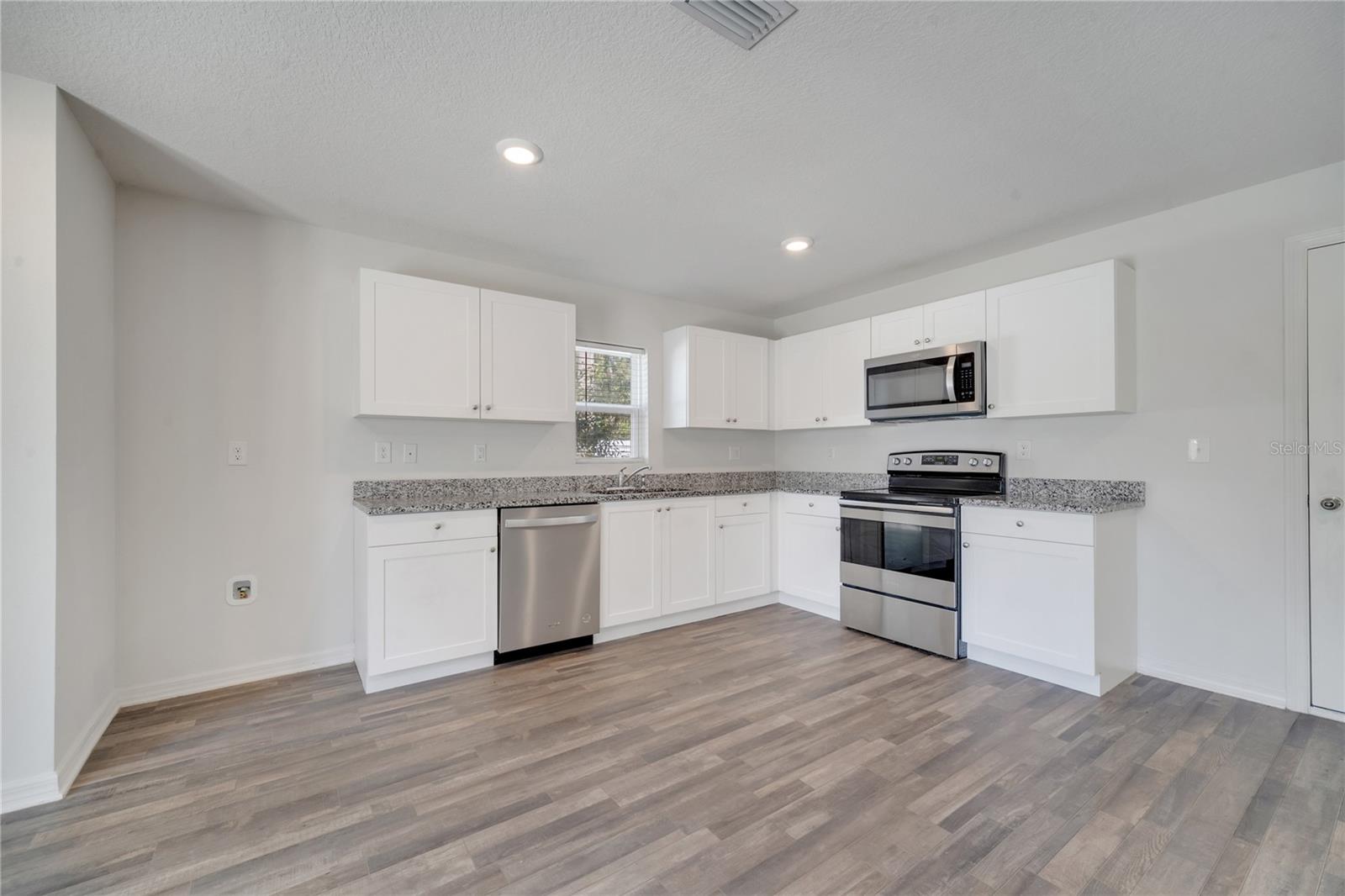 Image 10 of 18 For 815 Savona Place