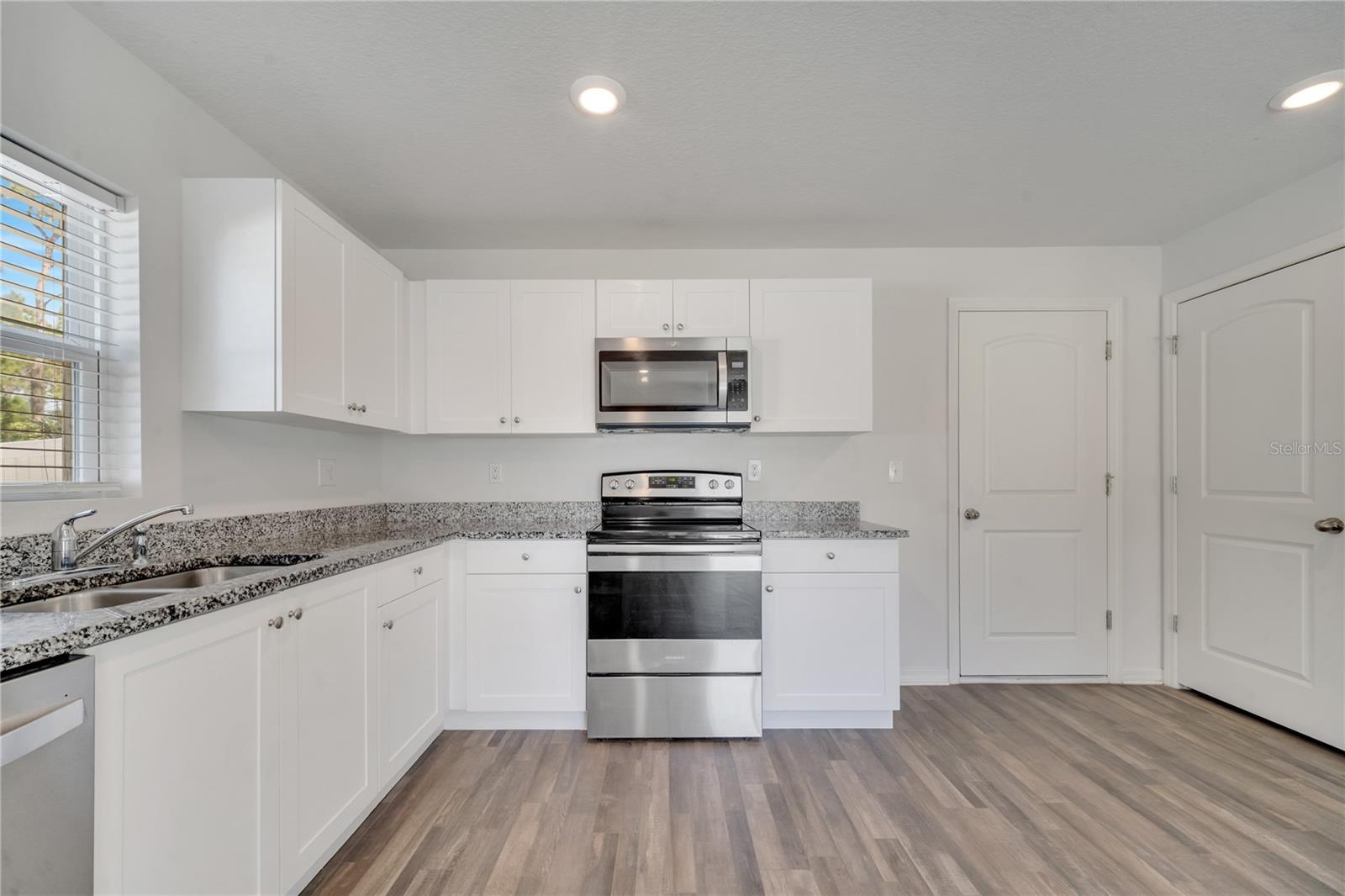 Image 11 of 18 For 815 Savona Place