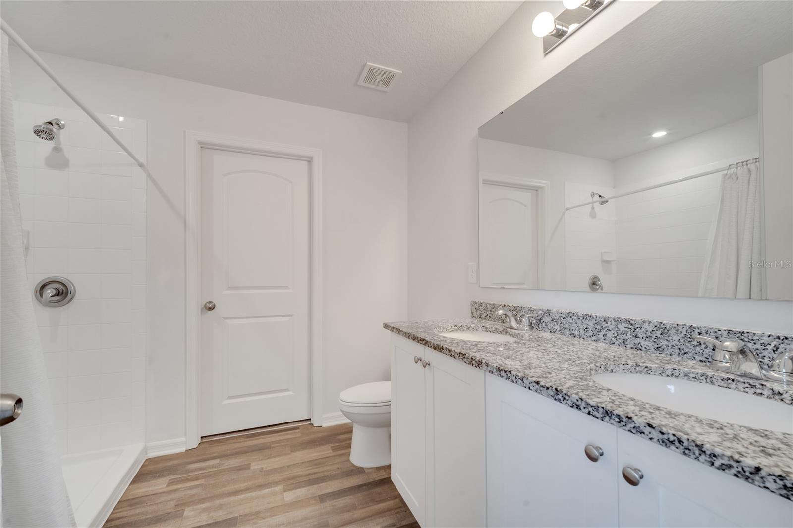 Image 14 of 18 For 815 Savona Place