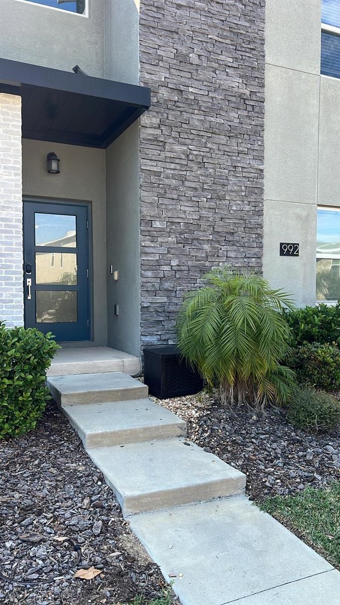 Image 2 of 32 For 992 Leader Street