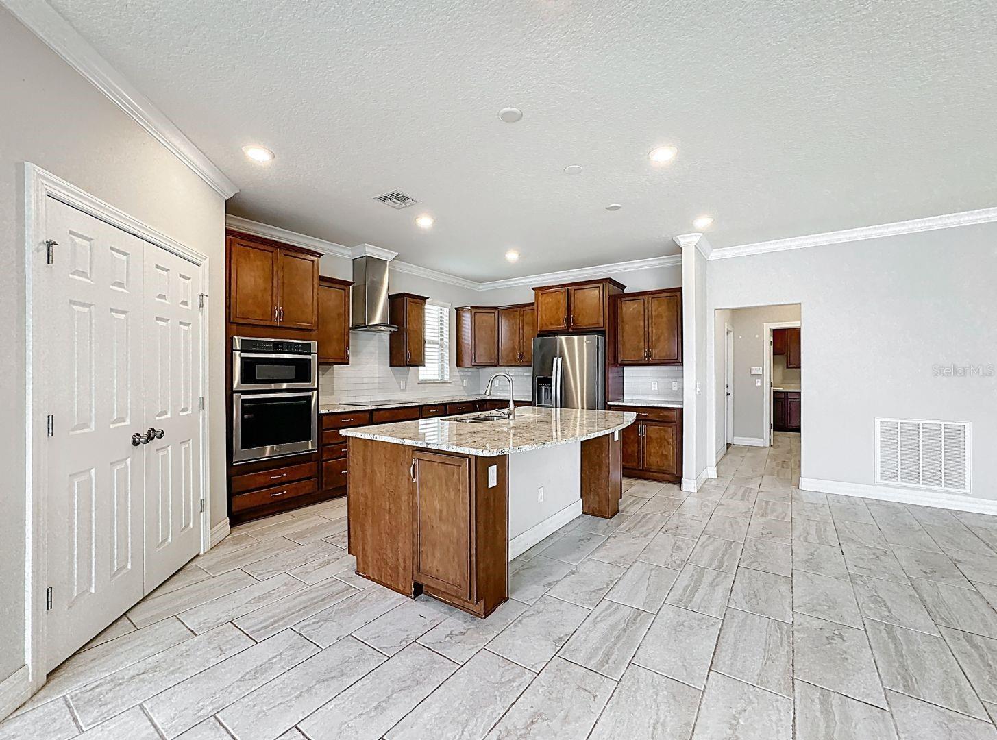Image 18 of 53 For 5647 Barletta Drive
