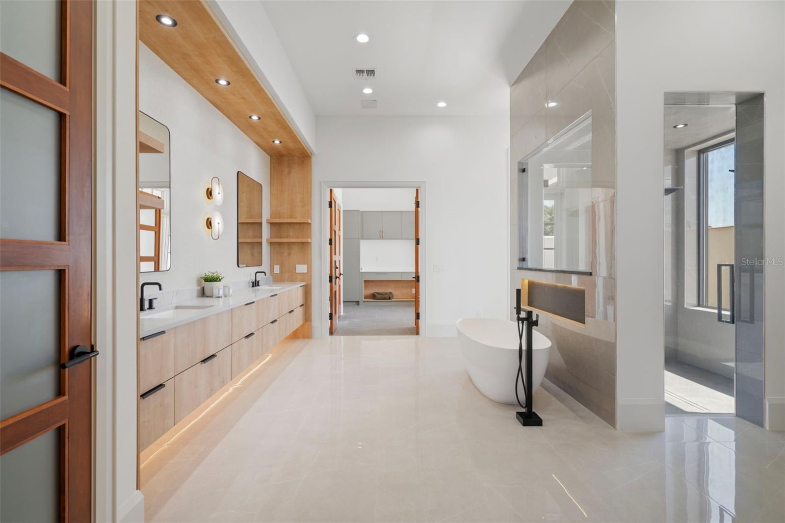 Image 28 of 81 For 14645 Isleview Drive