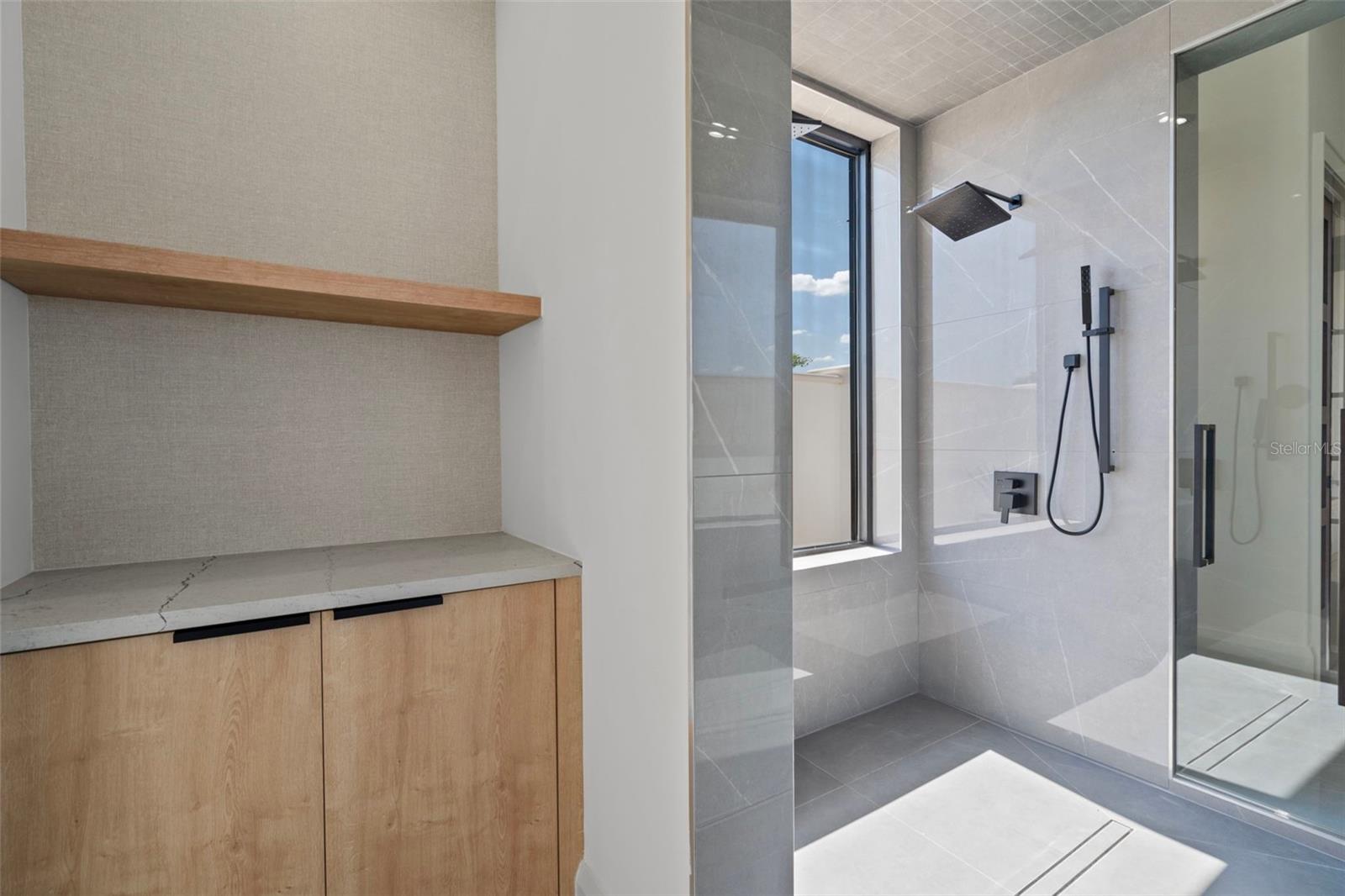 Image 31 of 81 For 14645 Isleview Drive