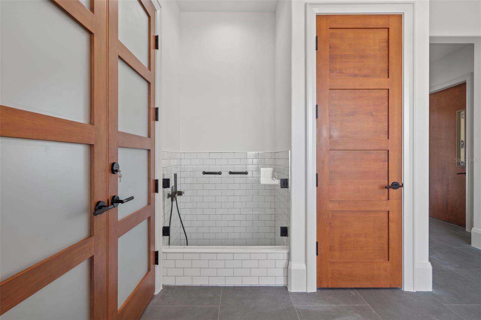 Image 35 of 81 For 14645 Isleview Drive