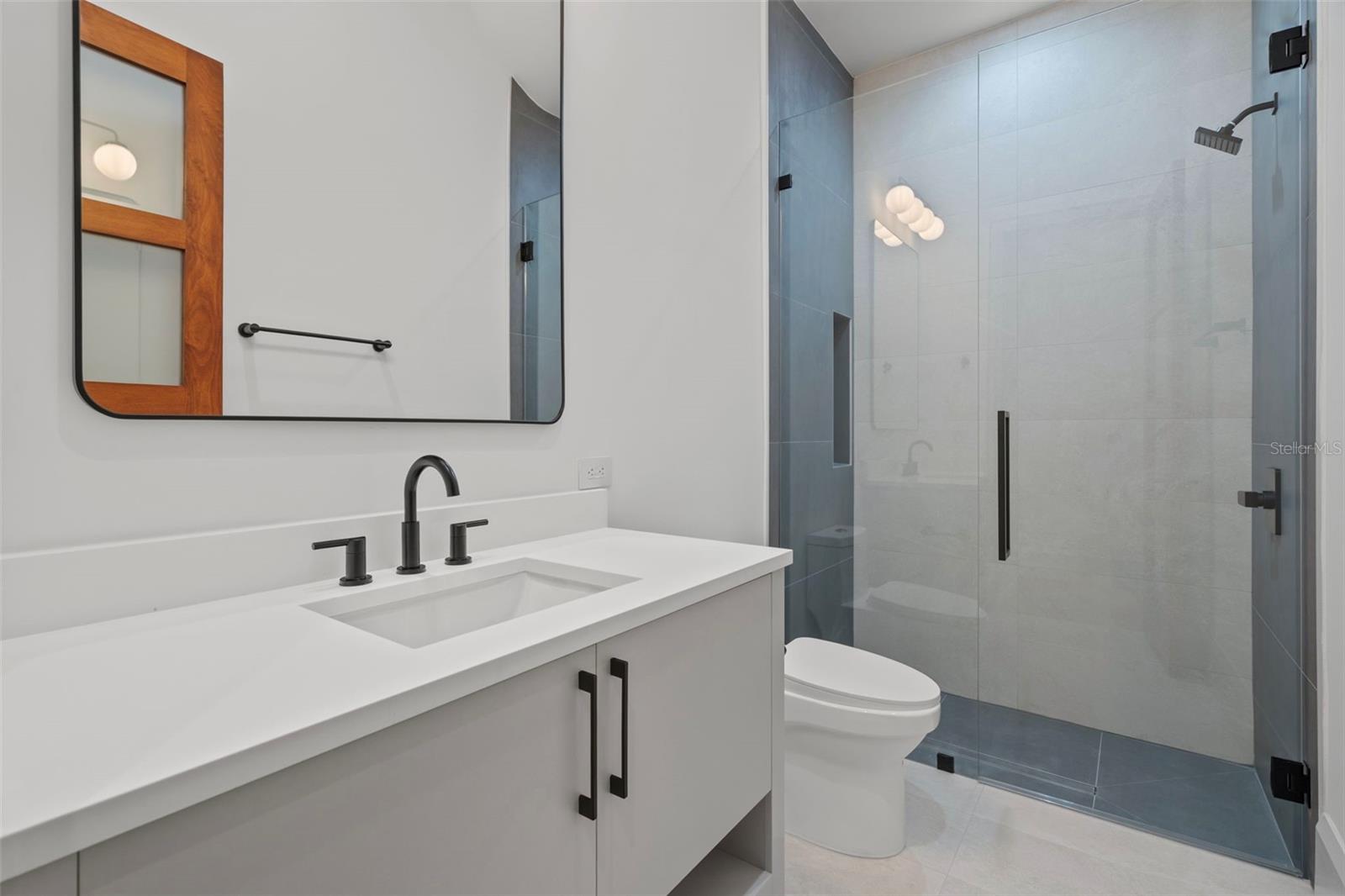 Image 37 of 81 For 14645 Isleview Drive