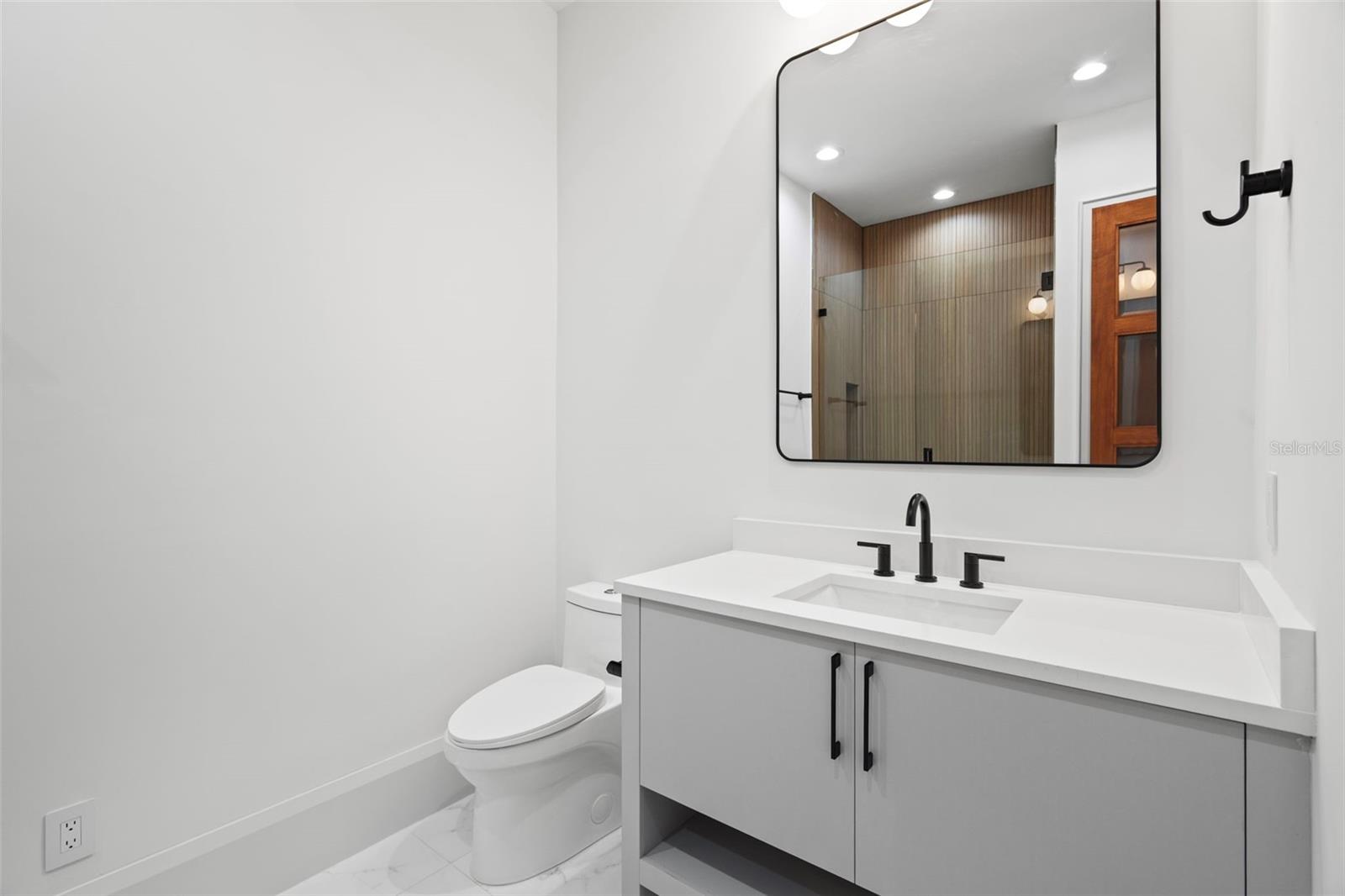 Image 40 of 81 For 14645 Isleview Drive