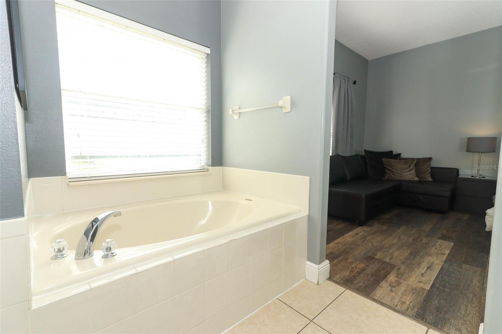 Image 24 of 65 For 2545 Azzurra Lane