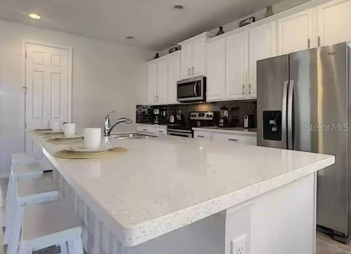 Image 2 of 10 For 9033 Flamingo Key Way