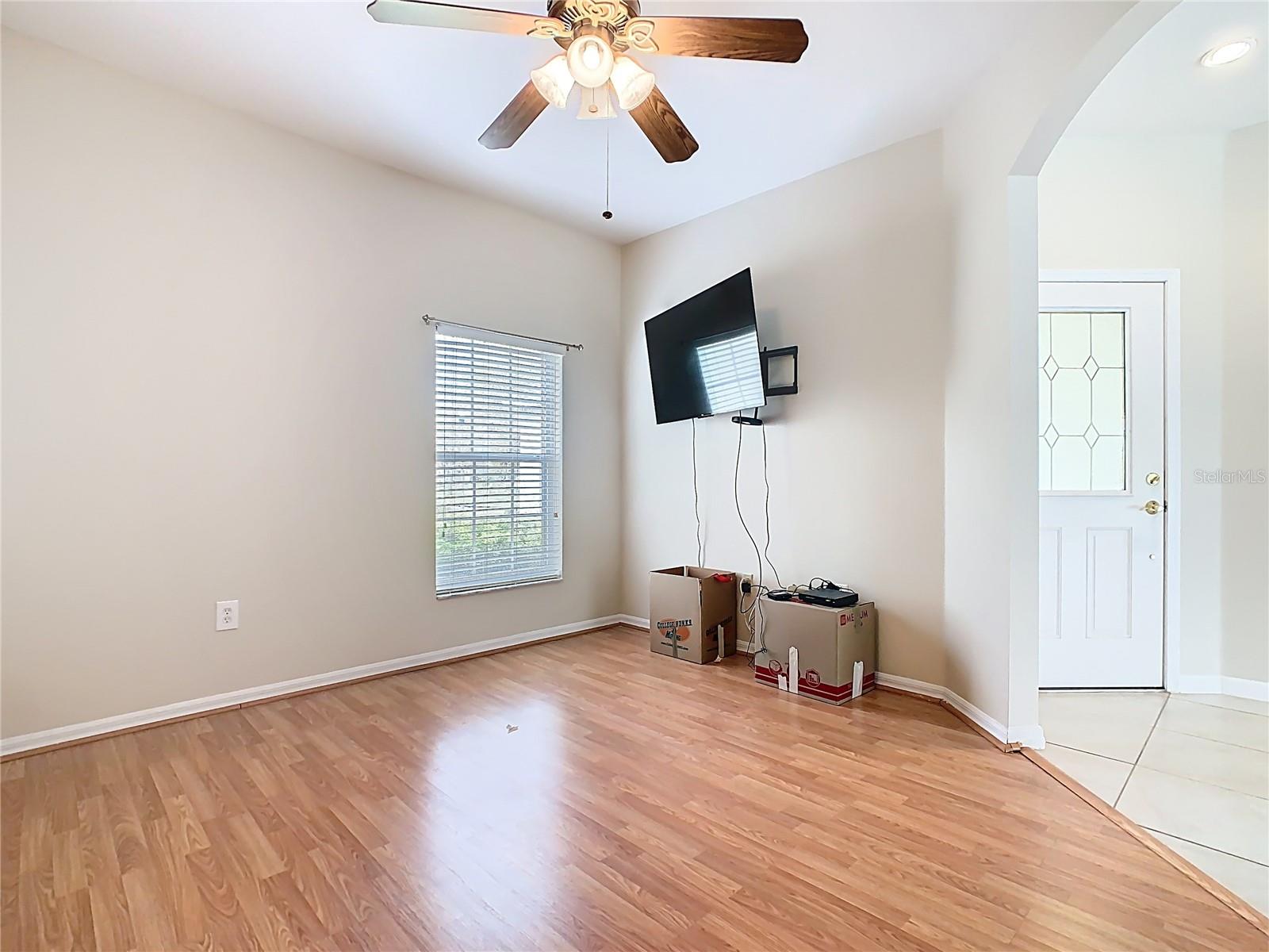 Image 15 of 56 For 253 Lake Cassidy Drive