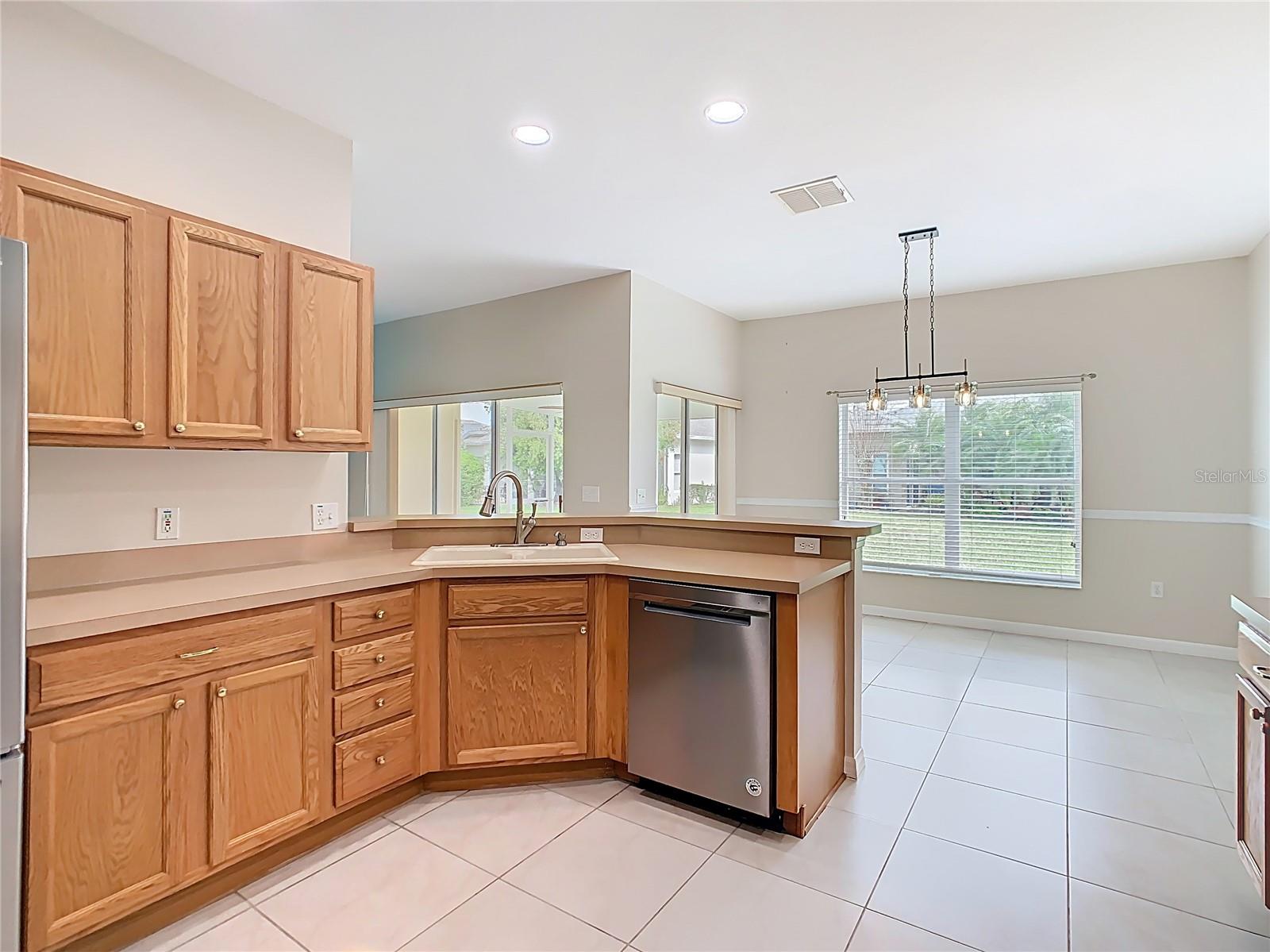 Image 19 of 56 For 253 Lake Cassidy Drive