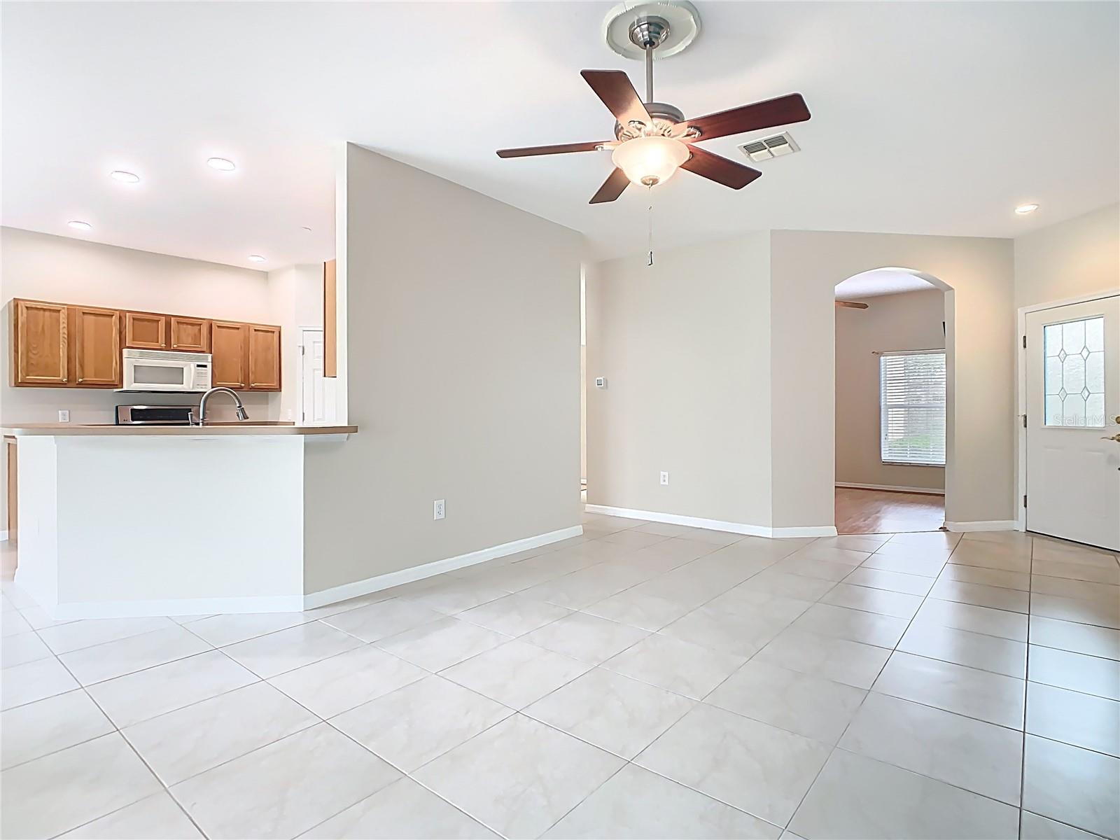 Image 20 of 56 For 253 Lake Cassidy Drive