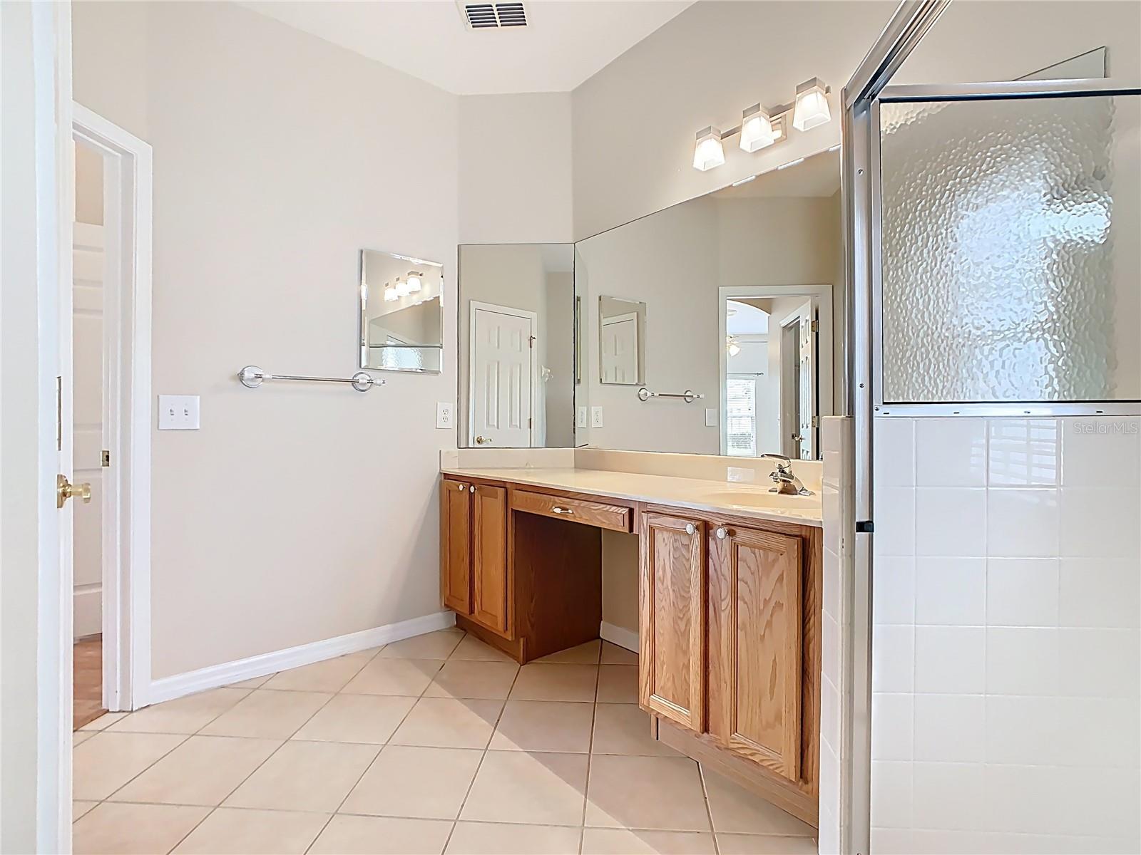 Image 36 of 56 For 253 Lake Cassidy Drive
