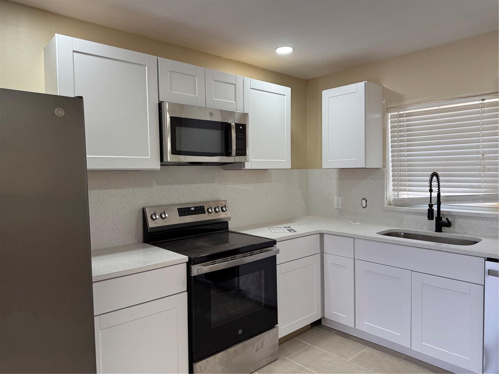 Image 10 of 29 For 1121 Santa Anita Street