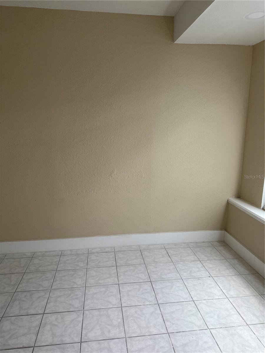 Image 11 of 29 For 1121 Santa Anita Street