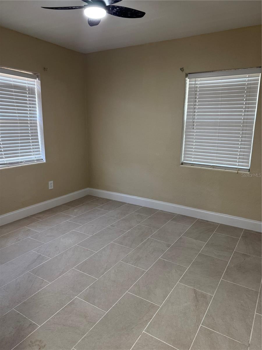 Image 15 of 29 For 1121 Santa Anita Street