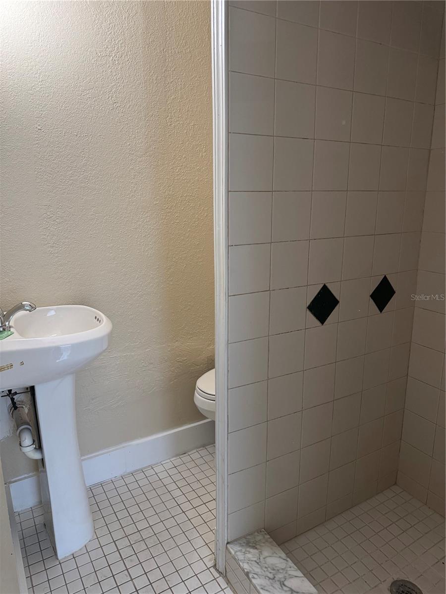 Image 22 of 29 For 1121 Santa Anita Street