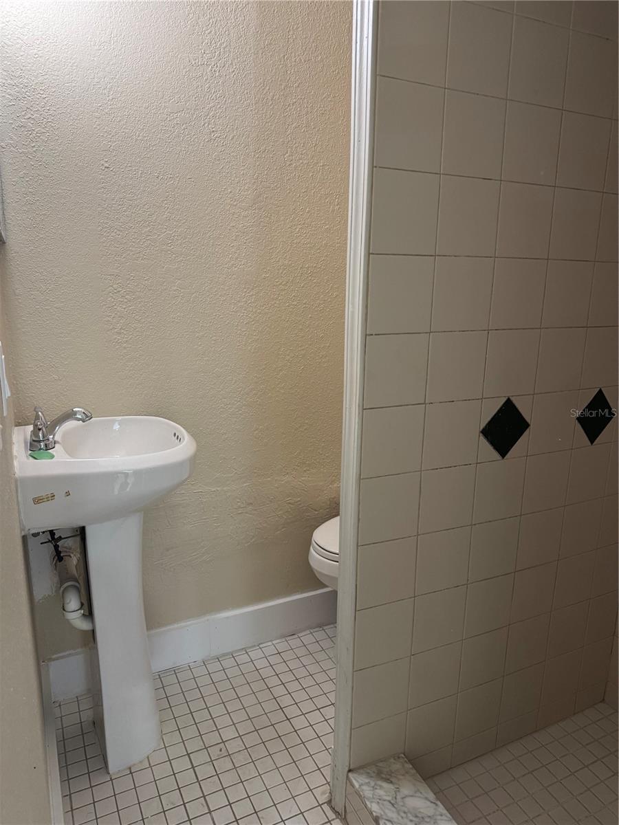Image 24 of 29 For 1121 Santa Anita Street