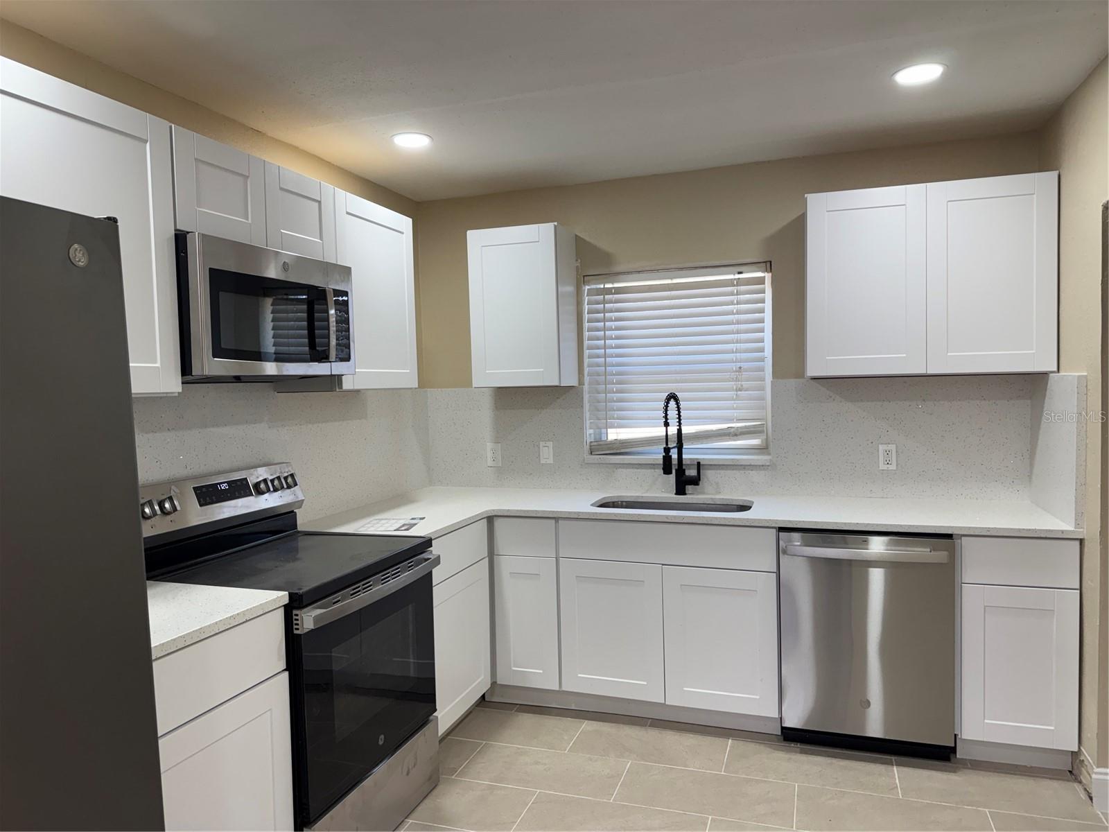 Image 6 of 29 For 1121 Santa Anita Street