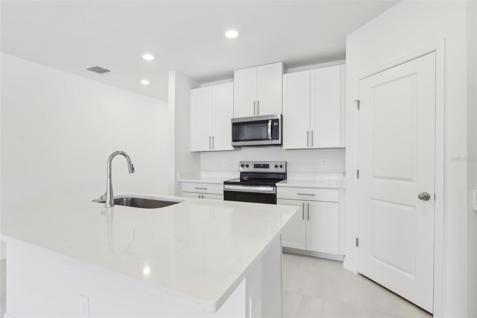 Image 19 of 31 For 2098 Rosewood Drive