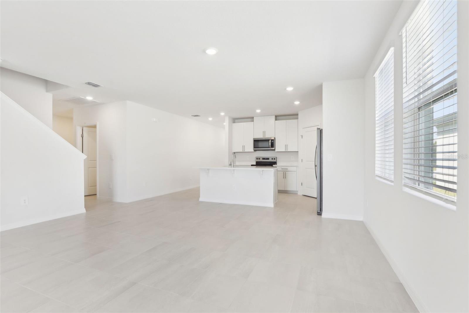 Image 7 of 31 For 2098 Rosewood Drive