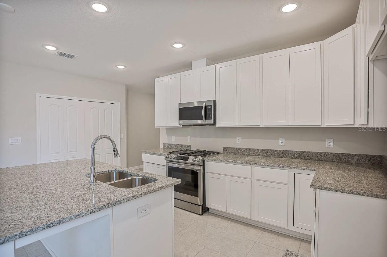 Image 4 of 21 For 25880 Prada Drive