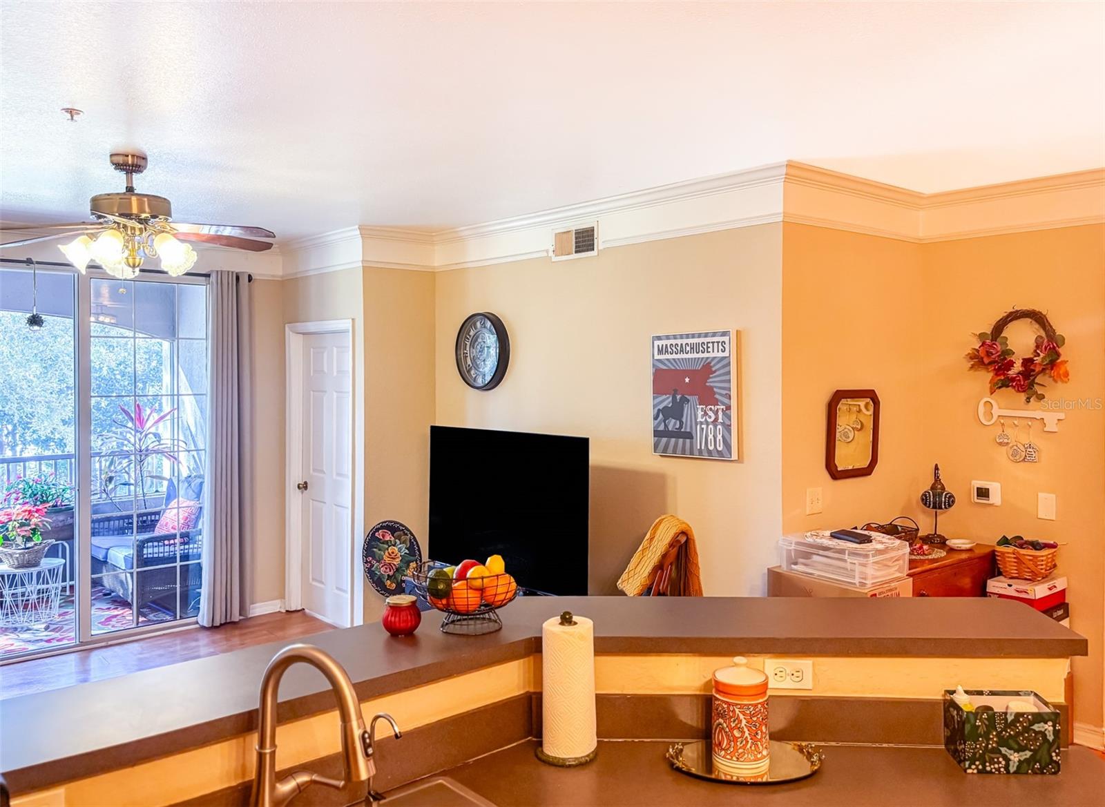 Image 5 of 19 For 3446 Soho Street 106