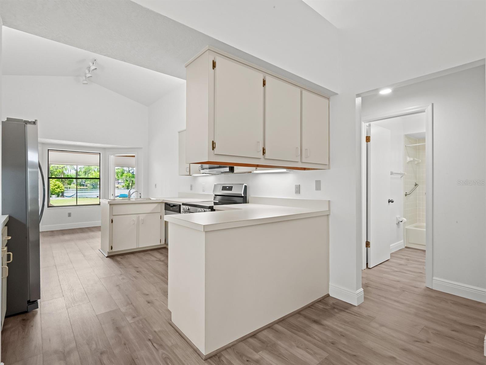Image 10 of 35 For 1430 Hyde Park Drive