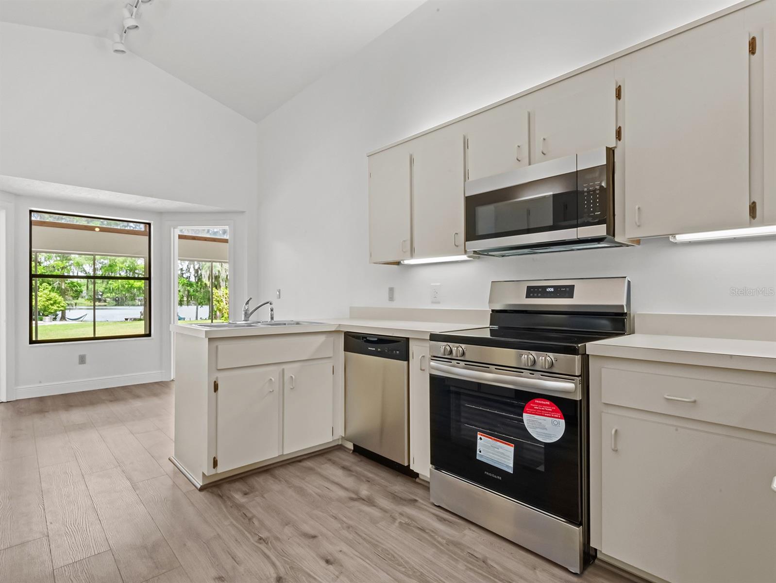 Image 12 of 35 For 1430 Hyde Park Drive