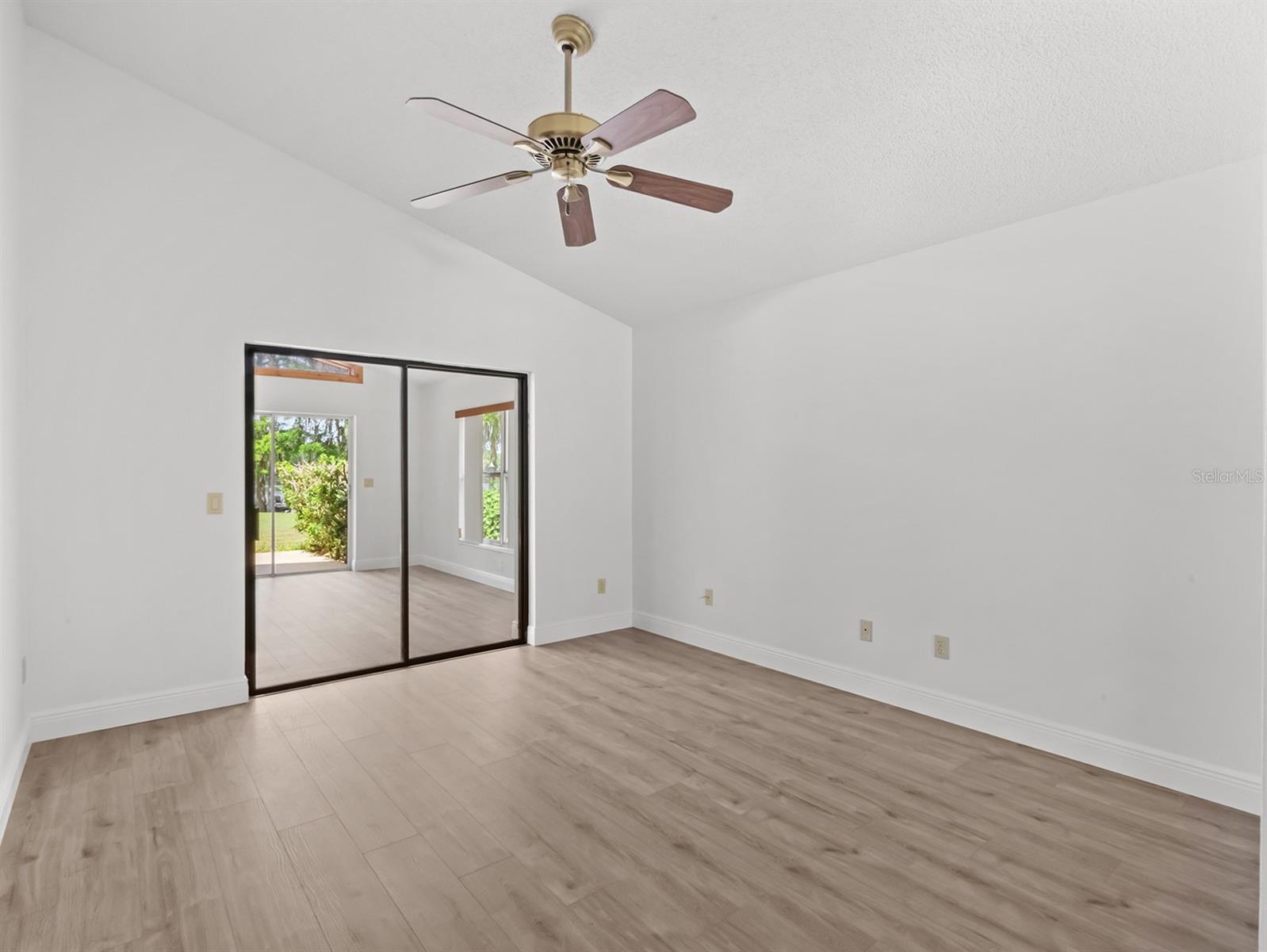 Image 15 of 35 For 1430 Hyde Park Drive