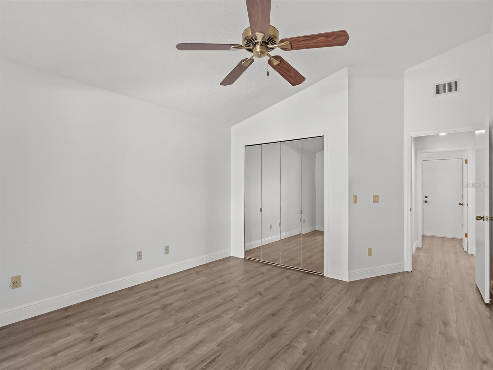 Image 16 of 35 For 1430 Hyde Park Drive