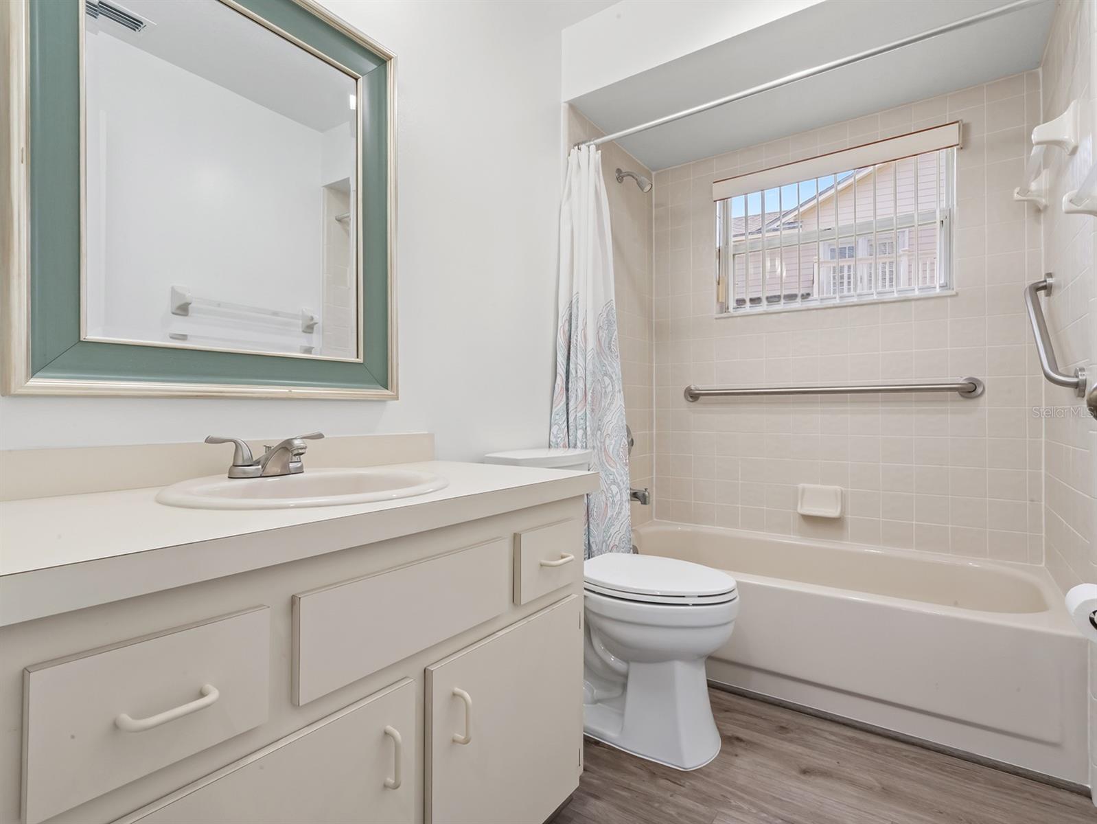 Image 19 of 35 For 1430 Hyde Park Drive
