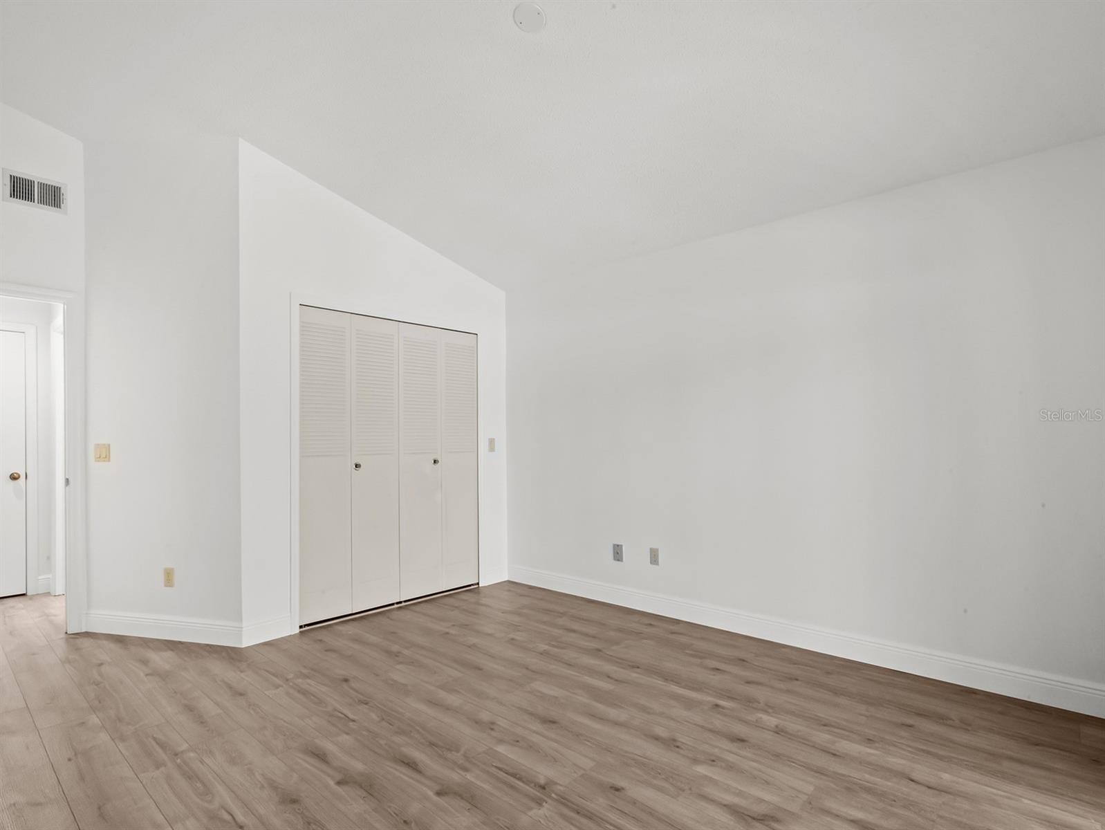 Image 20 of 35 For 1430 Hyde Park Drive