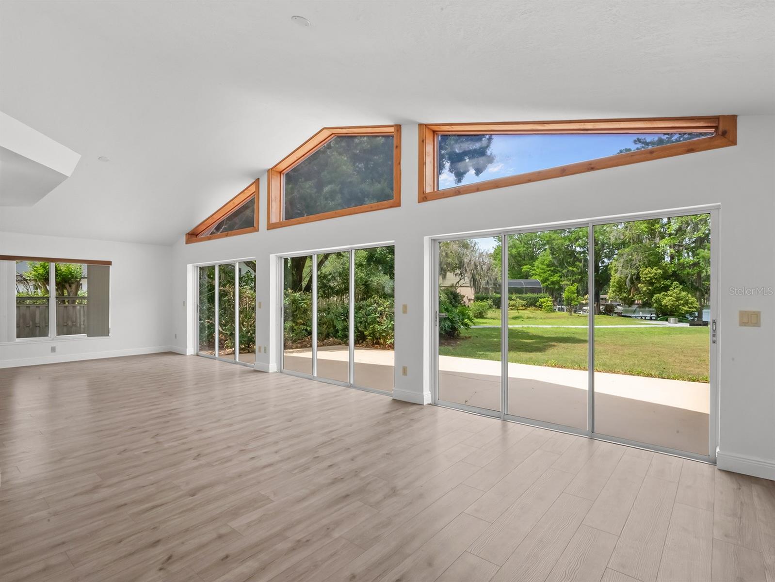 Image 22 of 35 For 1430 Hyde Park Drive