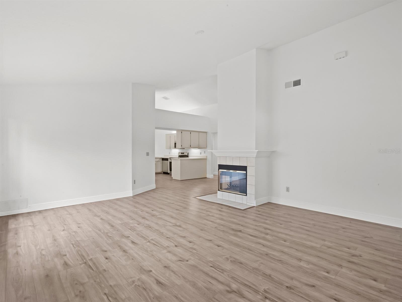 Image 6 of 35 For 1430 Hyde Park Drive