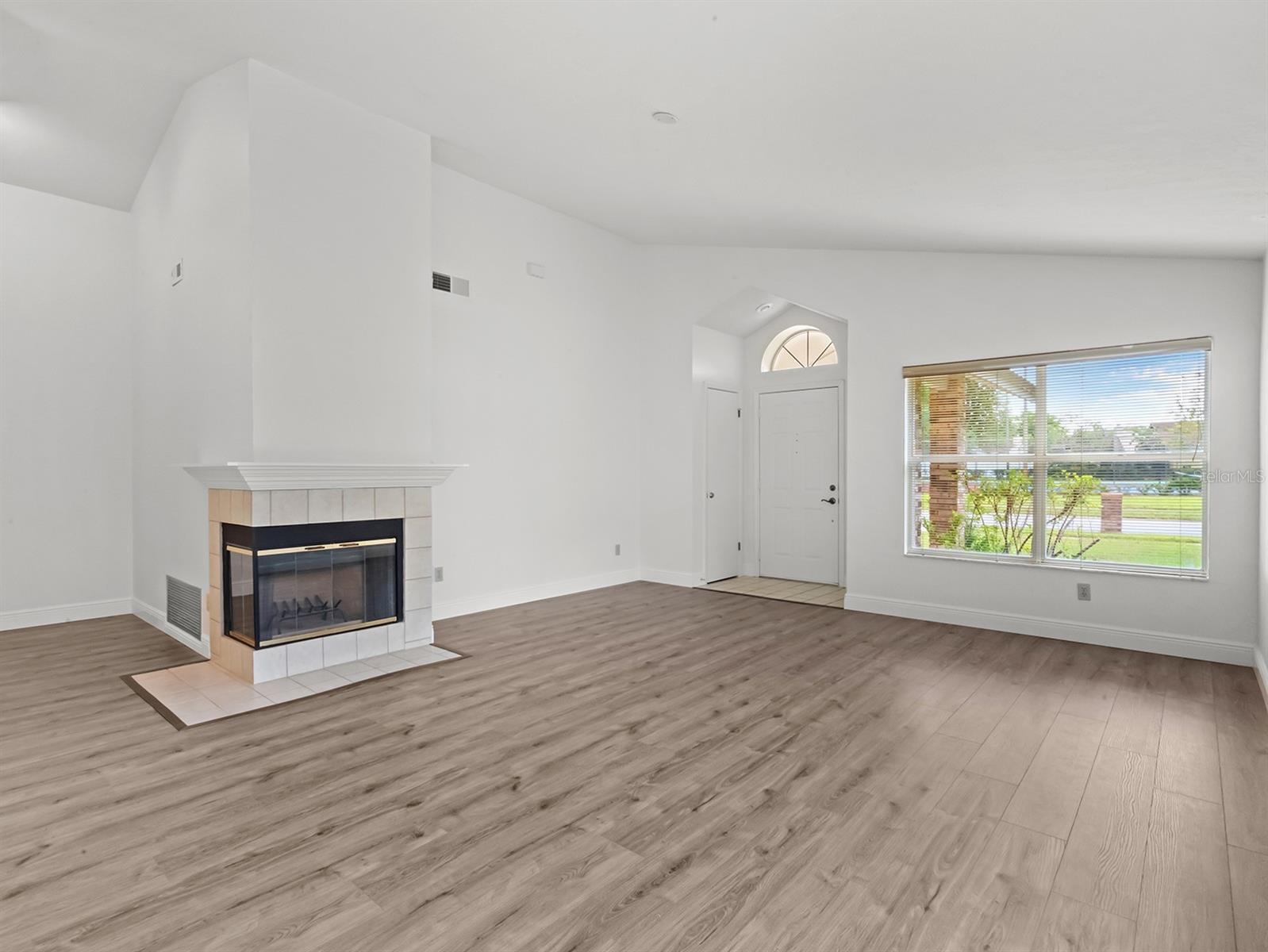 Image 7 of 35 For 1430 Hyde Park Drive