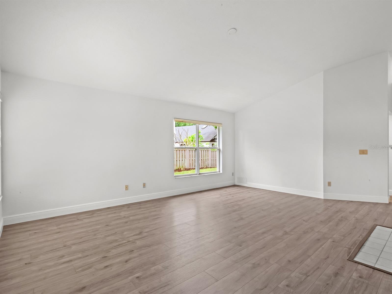 Image 9 of 35 For 1430 Hyde Park Drive