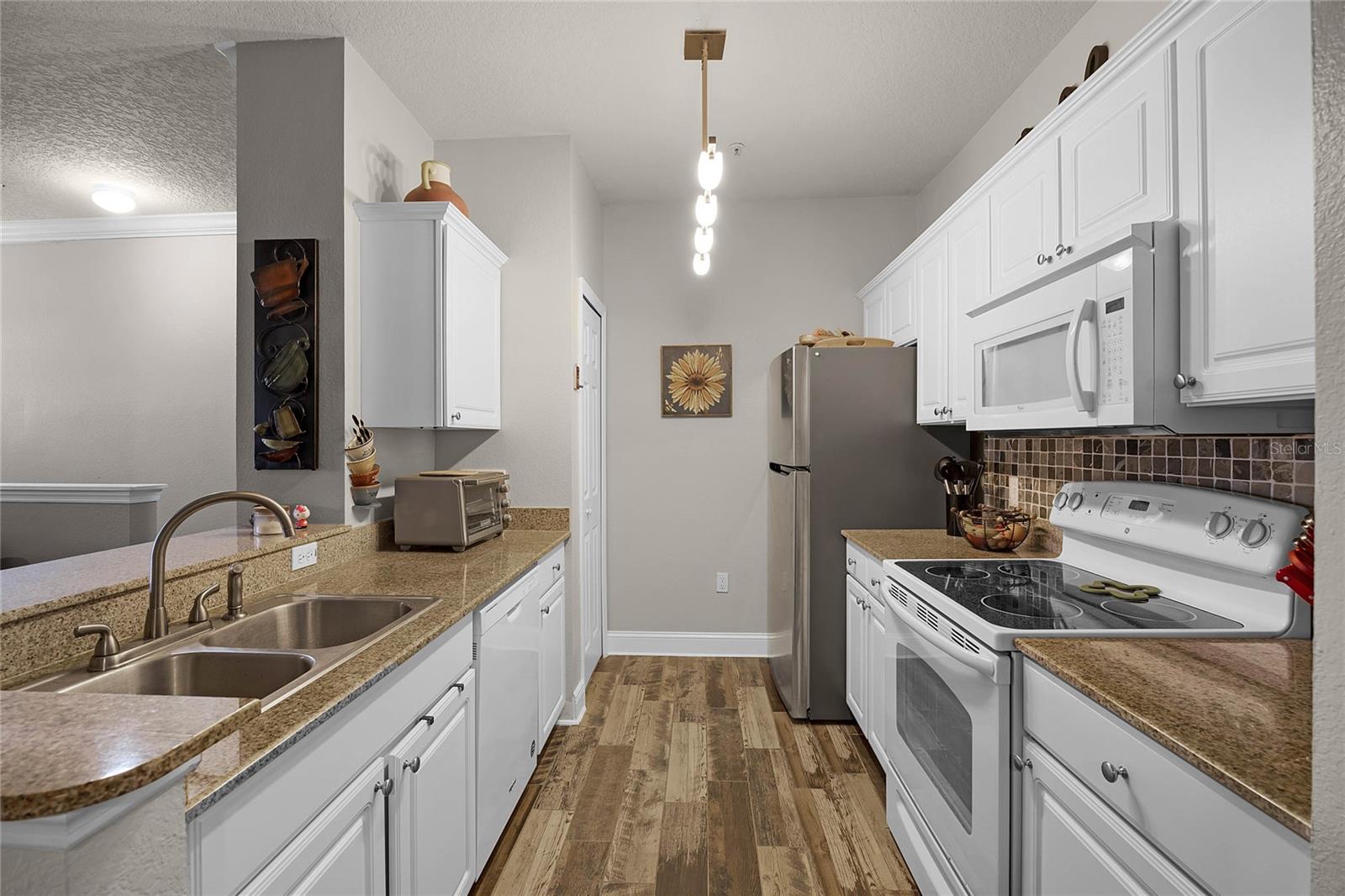 Image 2 of 41 For 430 Southern Pecan Circle 207