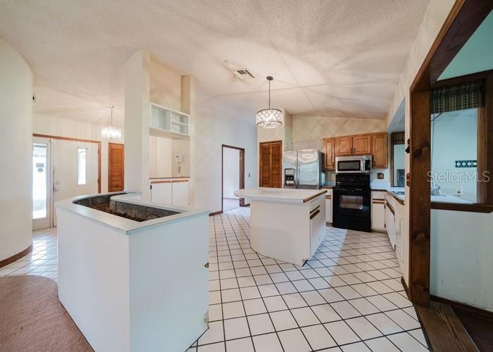 Image 12 of 20 For 271 Naylor Street Ne