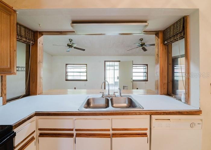 Image 19 of 20 For 271 Naylor Street Ne