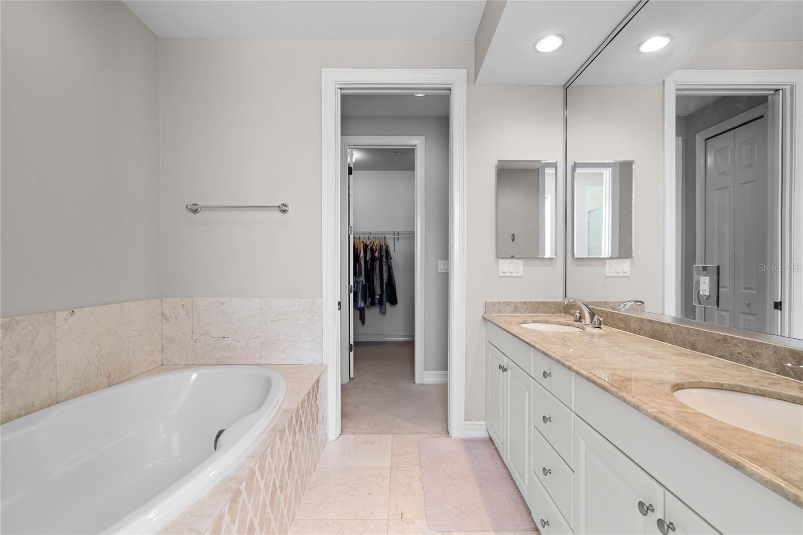 Image 35 of 61 For 604 Mulberry Avenue 1201