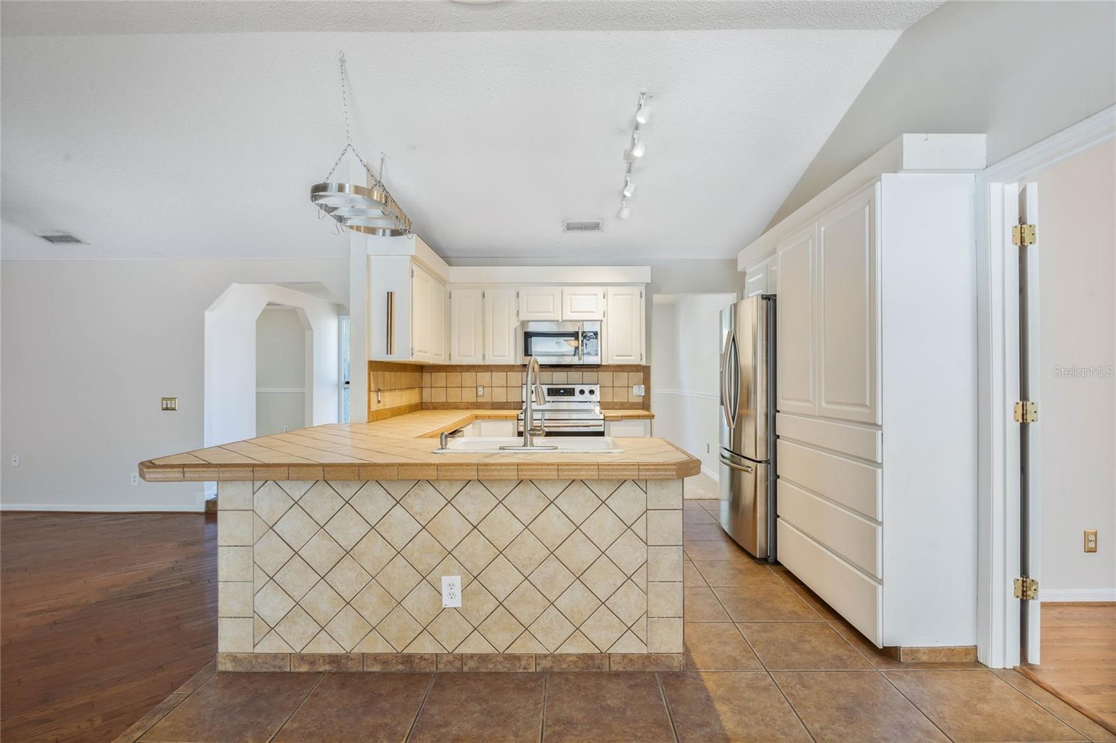Image 10 of 36 For 8520 Rose Groves Road