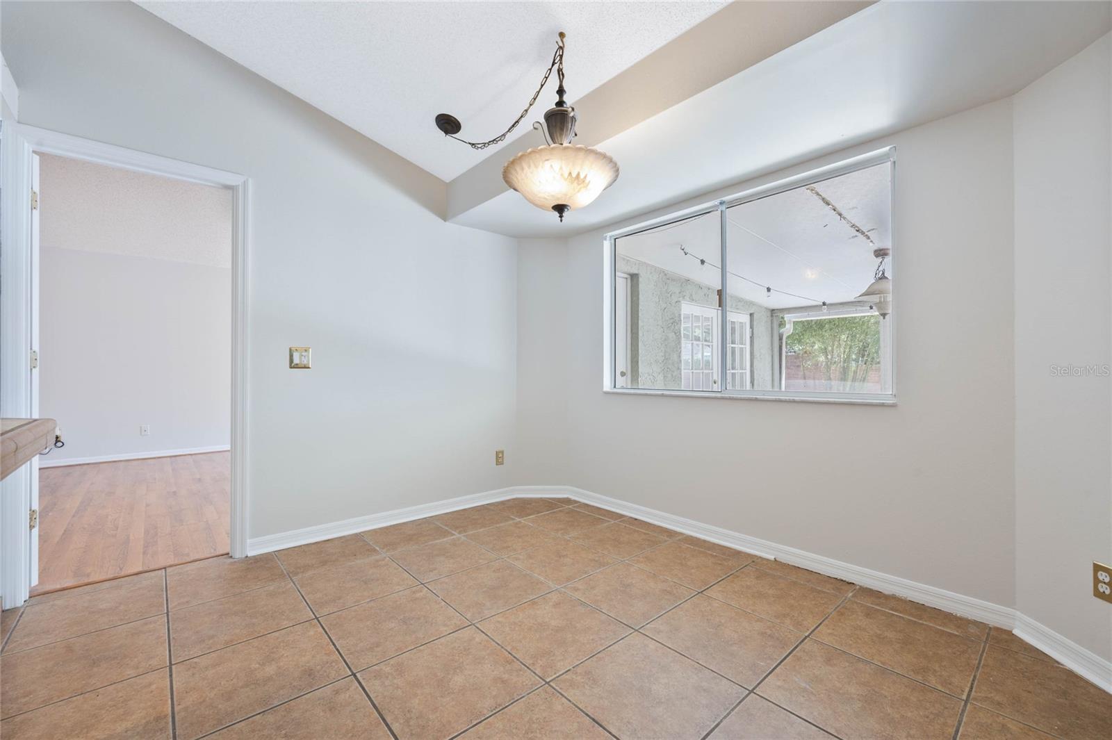 Image 11 of 36 For 8520 Rose Groves Road