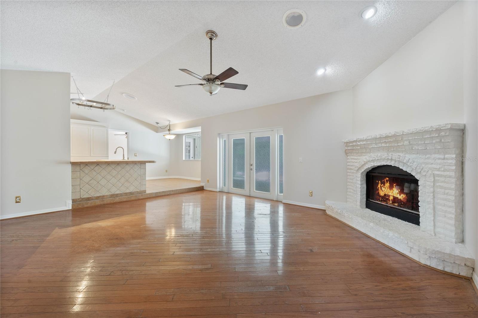 Image 3 of 36 For 8520 Rose Groves Road