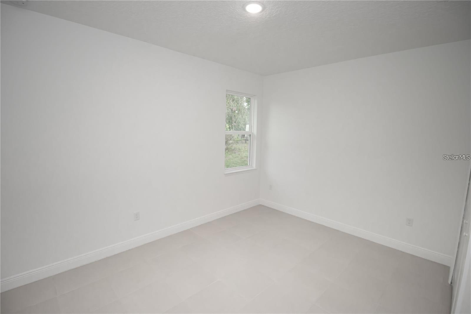Image 21 of 40 For 5027 165th Street Road