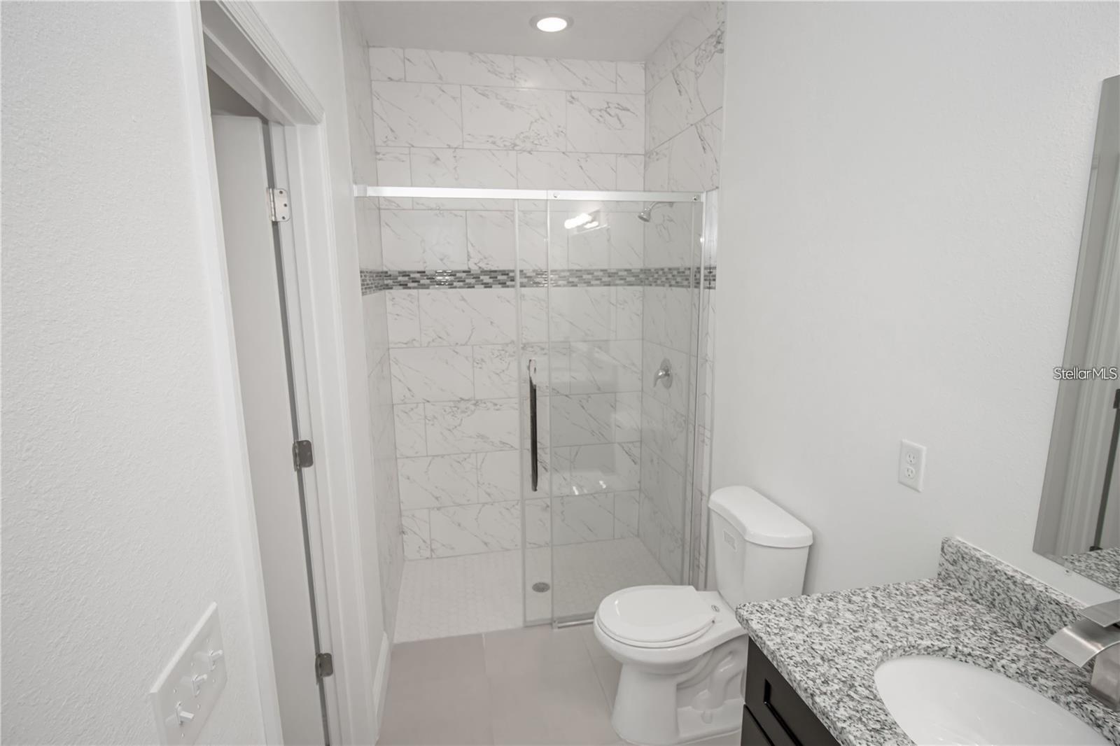 Image 36 of 40 For 5027 165th Street Road