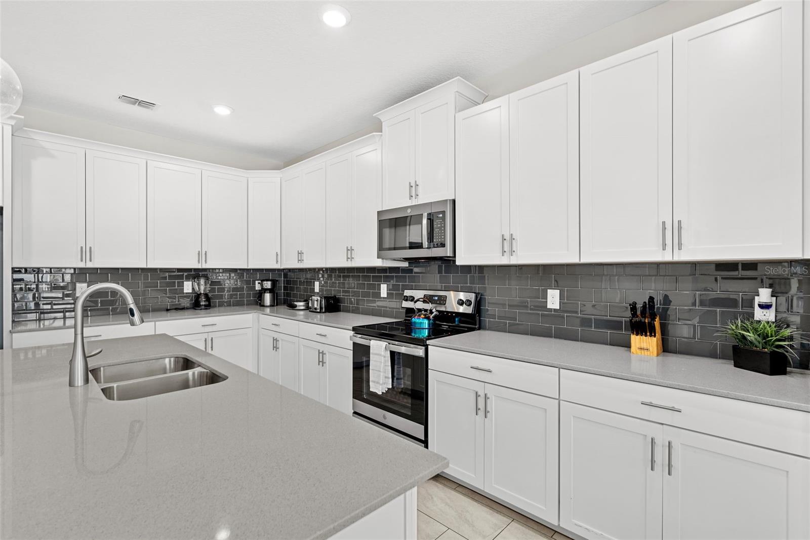 Image 9 of 47 For 1551 Flange Drive