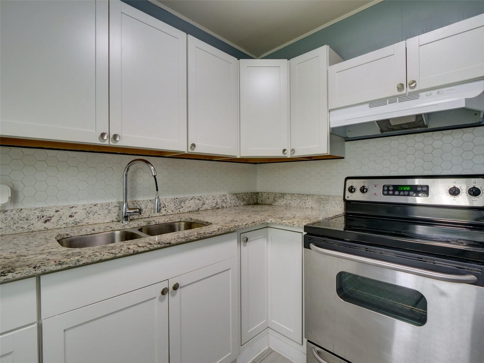 Image 13 of 31 For 613 20th Street
